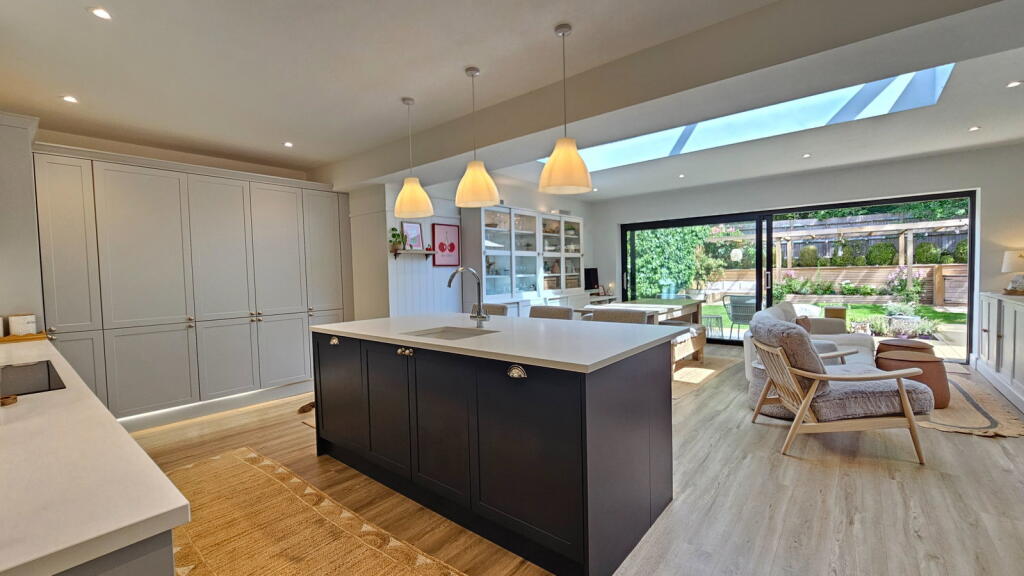 Pinewood Crescent, Hermitage, Thatcham, RG18 9WL - More