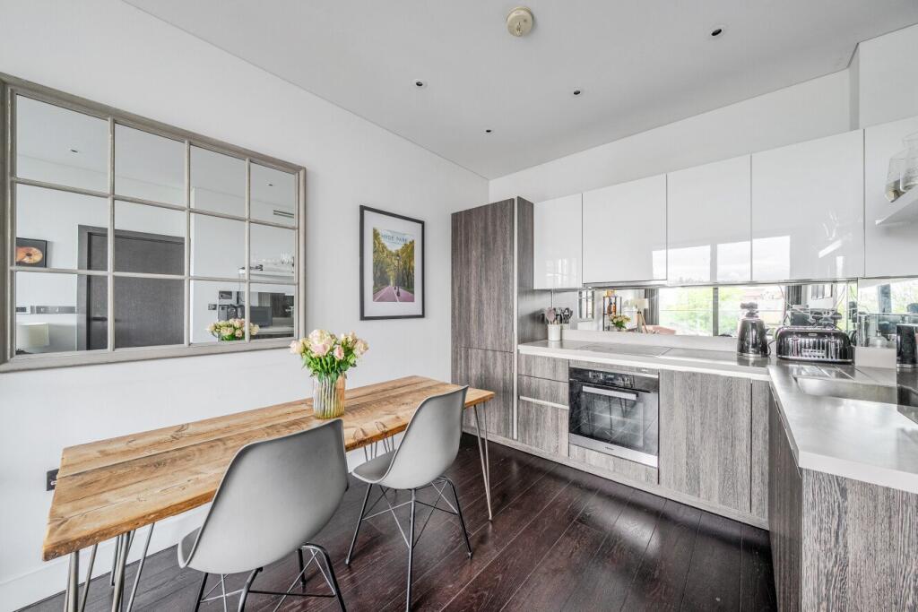 Main image of property: Plaza Gardens, Putney, London, SW15