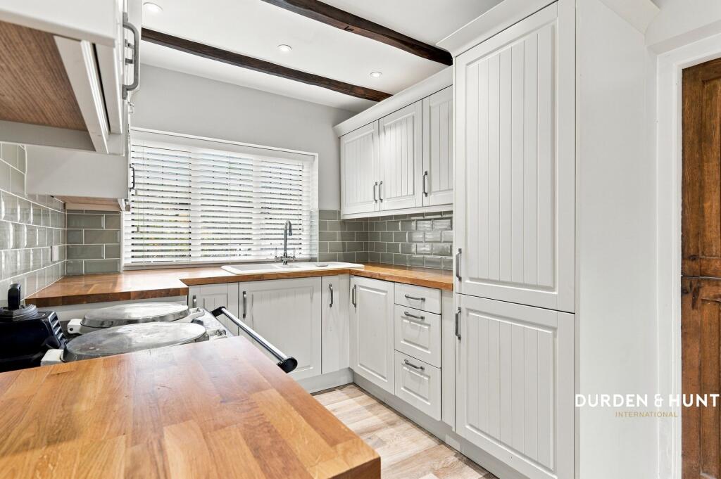 House in Romford - More