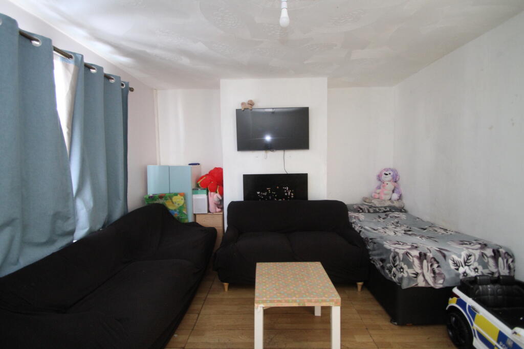Crawford Avenue, Lanesfield, Wolverhampton, WV4 6PL - View 2