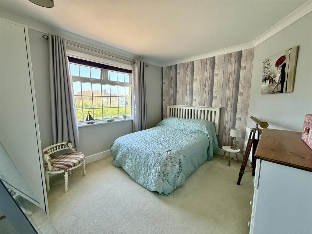 House in Cowes, Somerton, Northwood - View 5