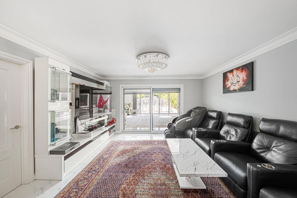 Frays Avenue, West Drayton, UB7 7AG photo 4
