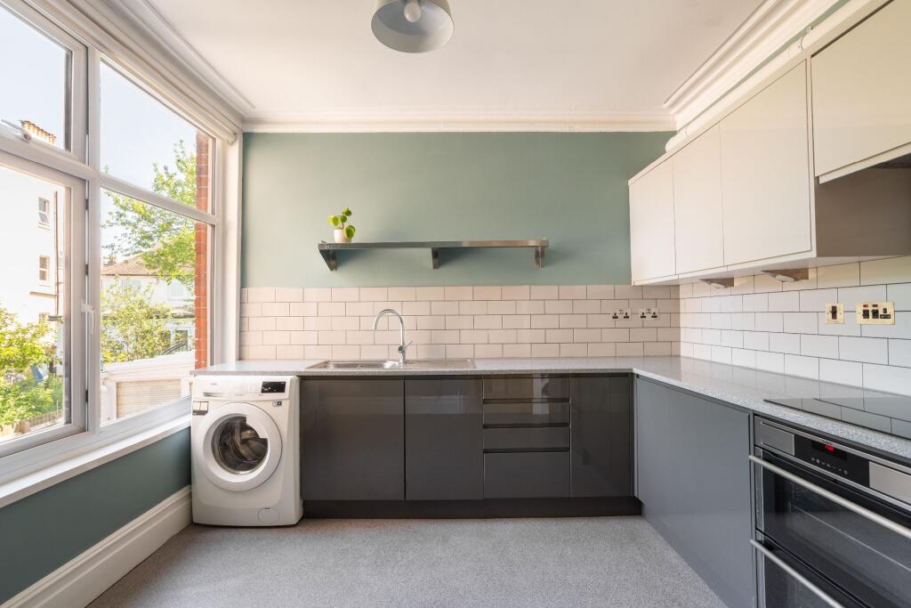 Apartment in Brighton, Withdean - View 3