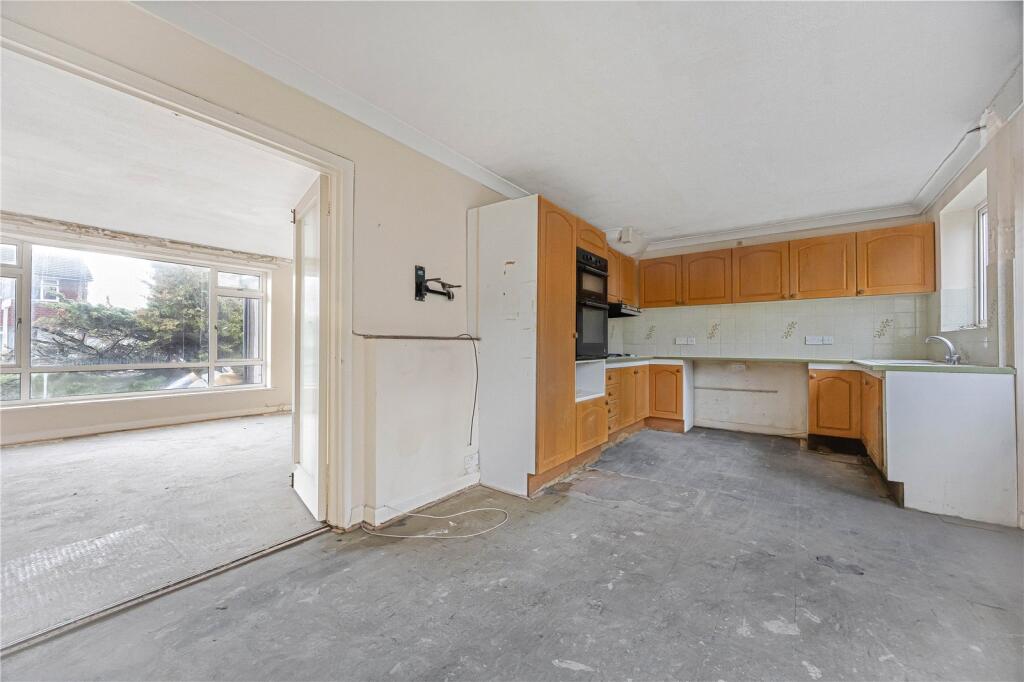 Edenham Crescent, Reading, Berkshire, RG1 photo 3