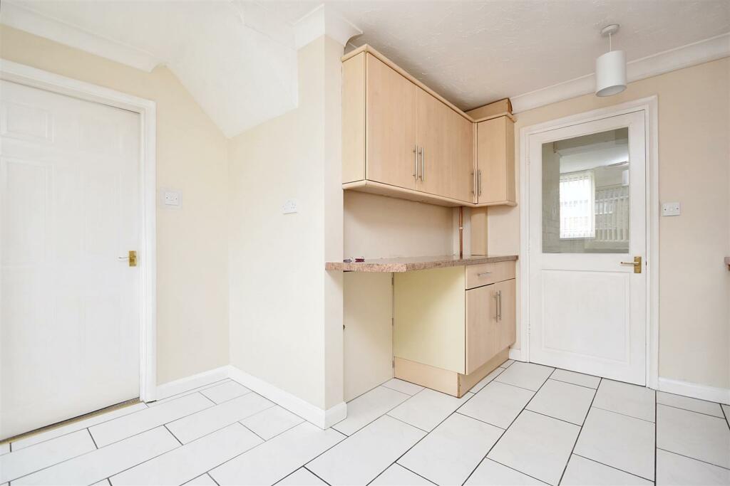 Gateford Court, Corby, NN18 0AQ photo 3