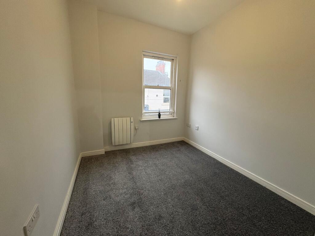 Apartment in Hull - View 4
