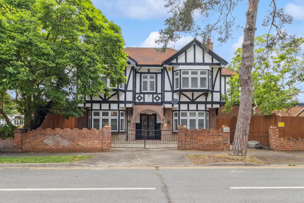 5-bed detached on Hillview Road, Pinner HA5, £1,100,000