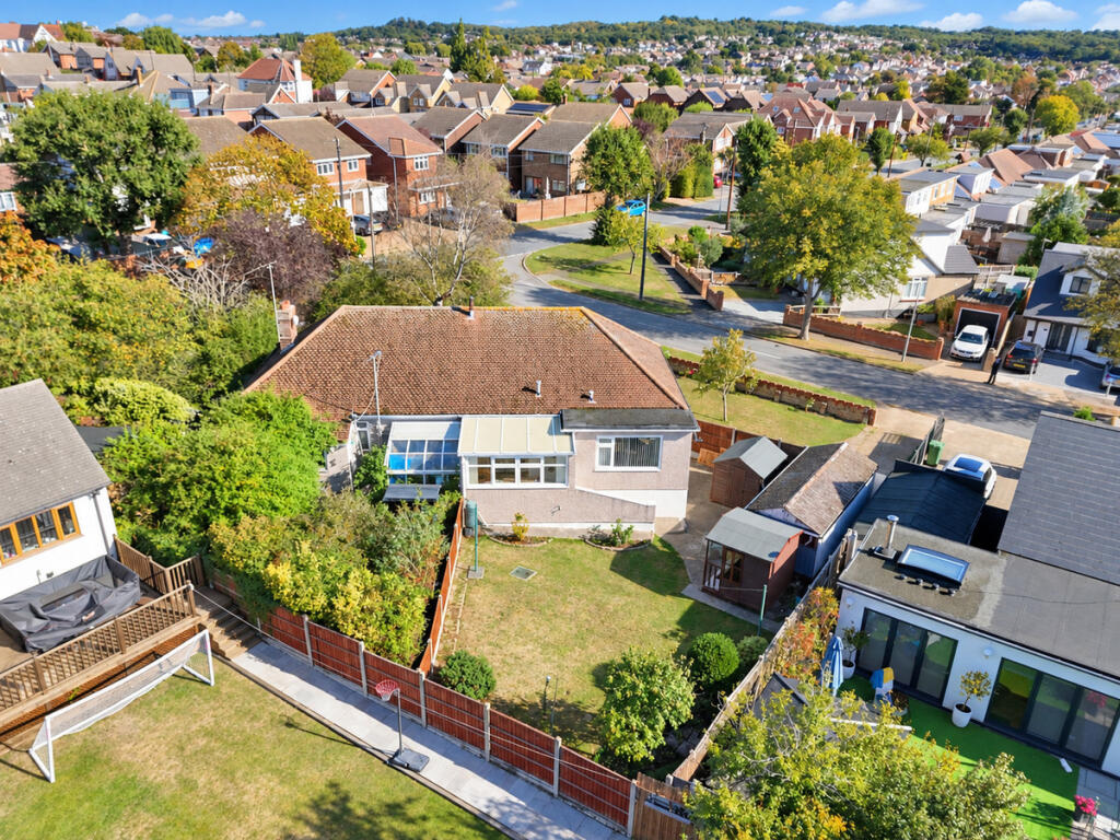 Watlington Road, South Benfleet photo 2