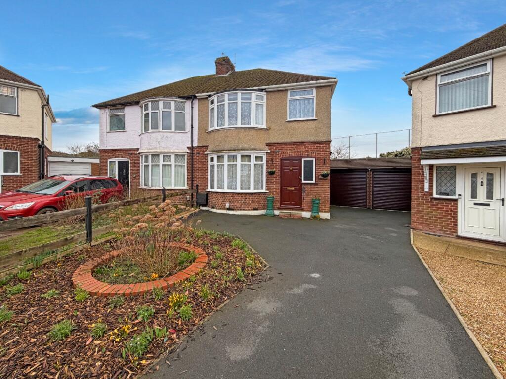 3-bed semi-detached on Warden Hill Gardens, Luton, £350,000
