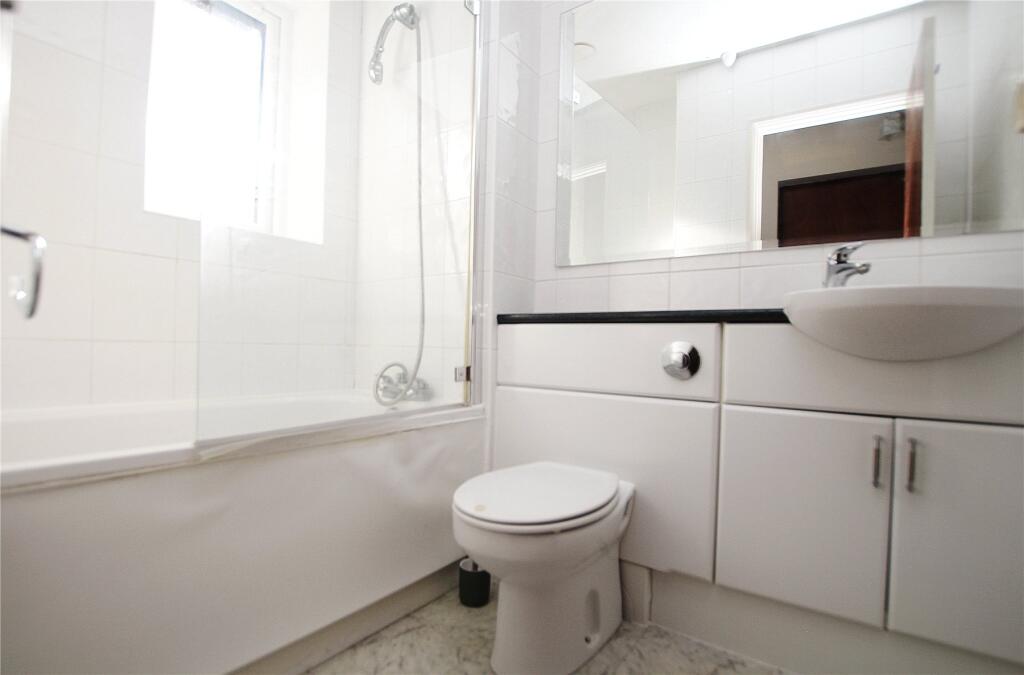 Apartment in Woking, Surrey - View 5