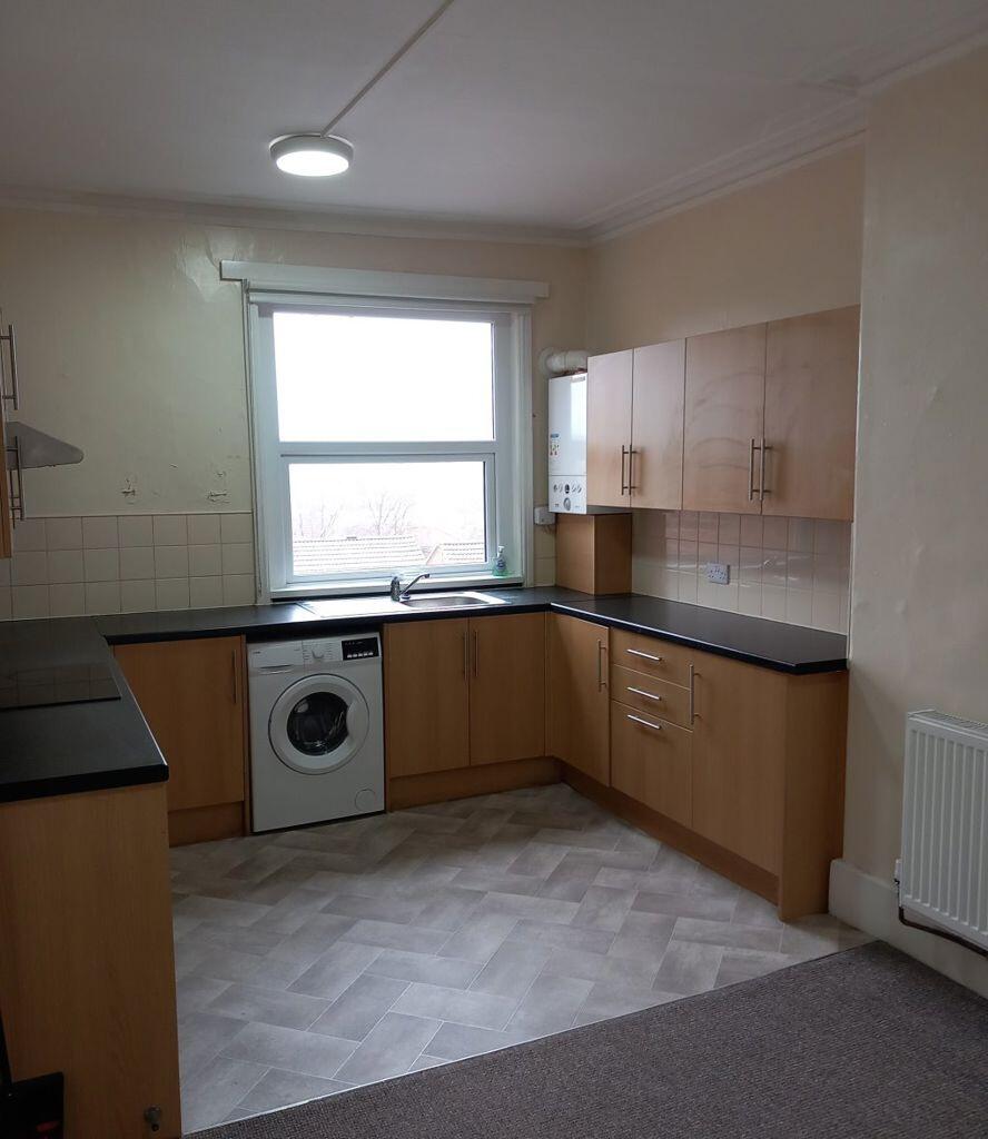Main image of property: FLAT B, 16 BLENHEIM SQUARE, LEEDS LS2 9AR.