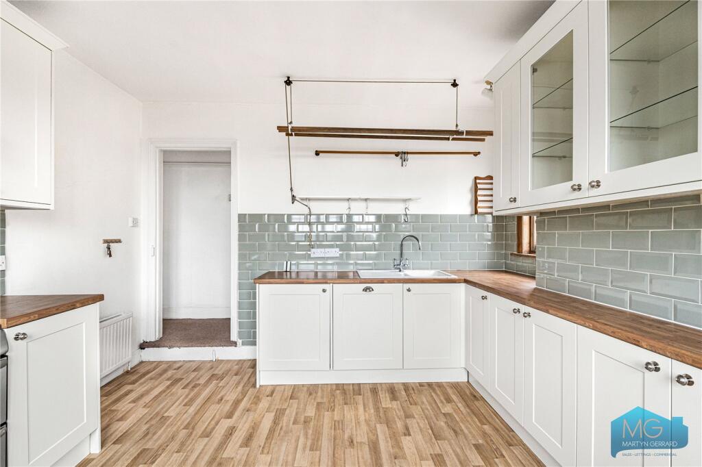 St. James Lane, London, N10 - More