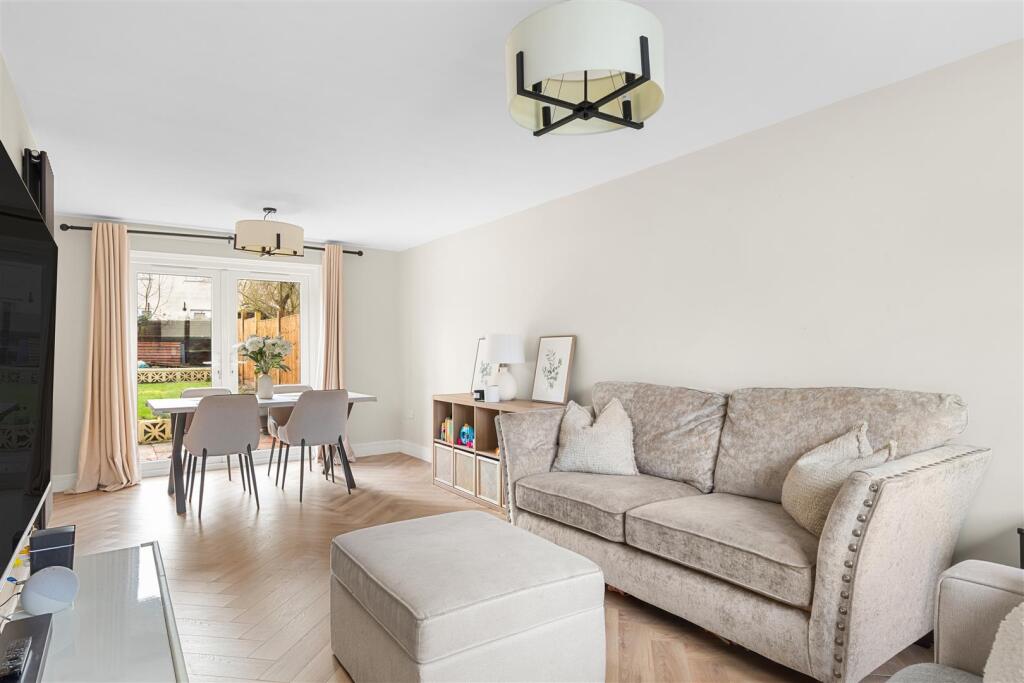 House in Harlow, Brays Grove - View 2