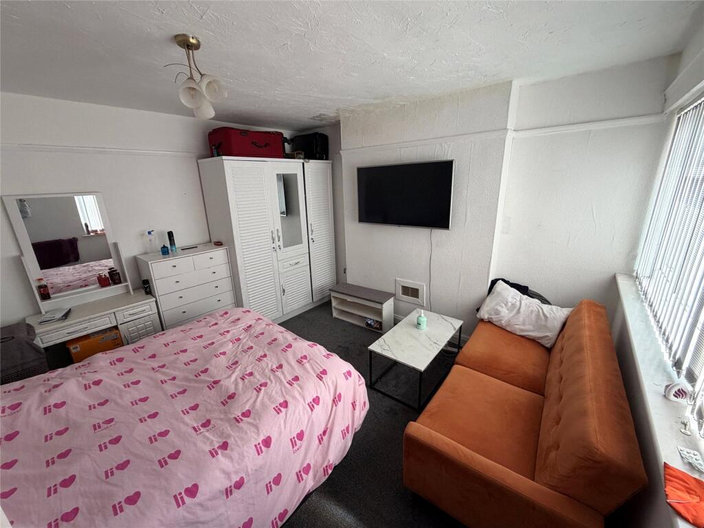 Apartment in Birmingham, Acocks Green - View 4