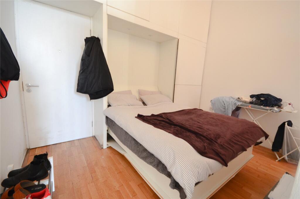 Studio flat on Clippers Quay, Salford Quays, Greater Manchester, M50, £80,000