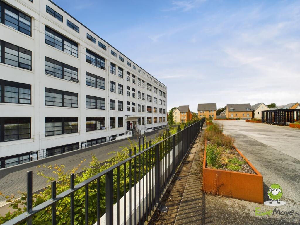 1-bed flat on Lilly Court, 21 Fullbrook Drive, Basingstoke, Hampshire, RG21, £170,000