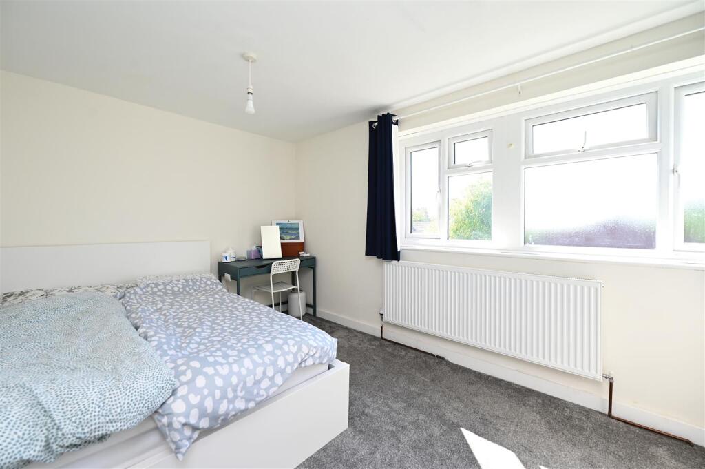 House in Basingstoke and Deane, Winklebury - More