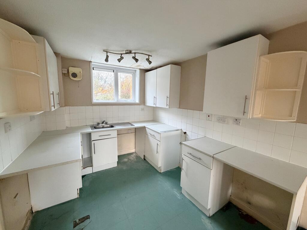38 Browney Path, Bedford MK41 7XH photo 3
