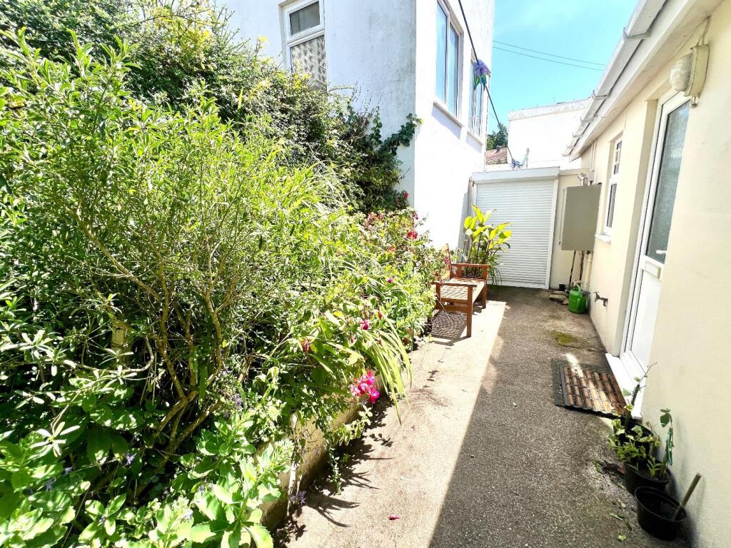 Vallee close, Le Vallee, Alderney photo 2