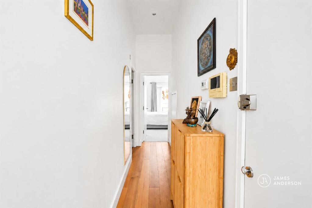Apartment in London - View 2