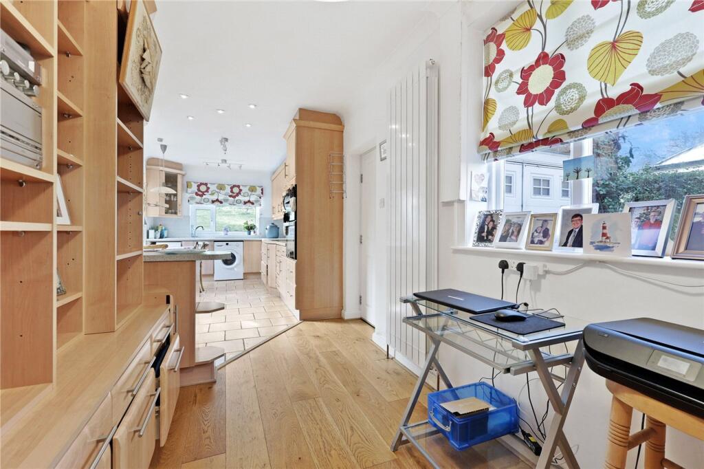 House in Stockton-on-Tees, Nunthorpe - More