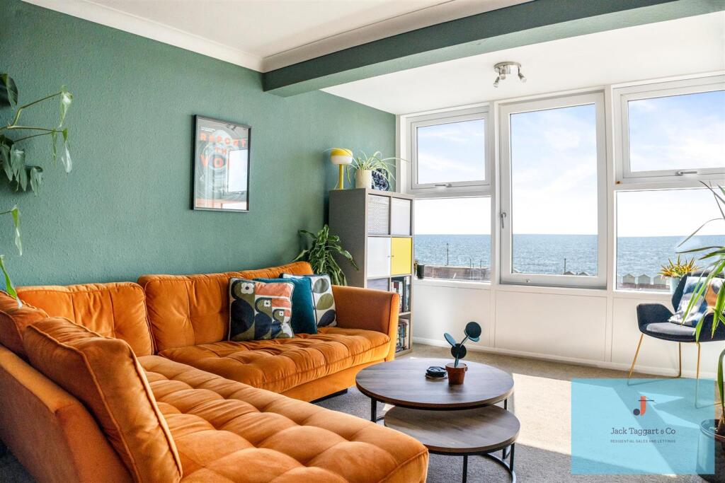 2-bed flat on Kingsway, Hove, £400,000