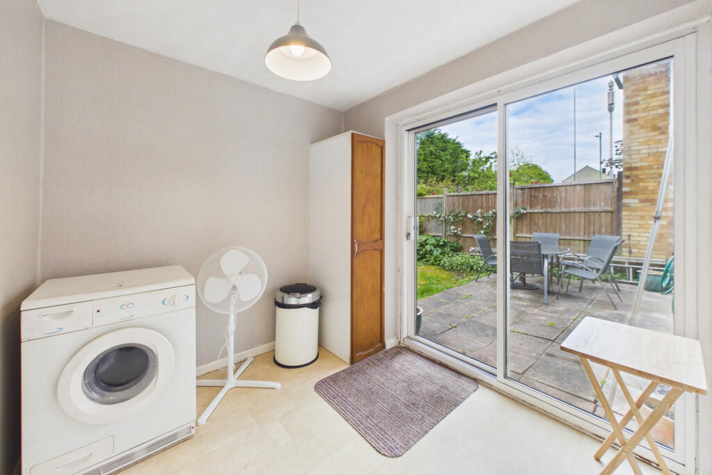 House in Dacorum, Adeyfield - More