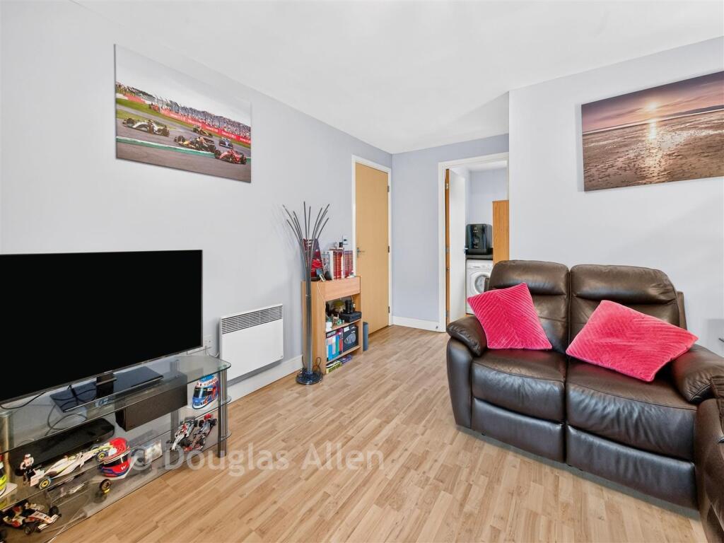 Apartment in Basildon, Shotgate - More