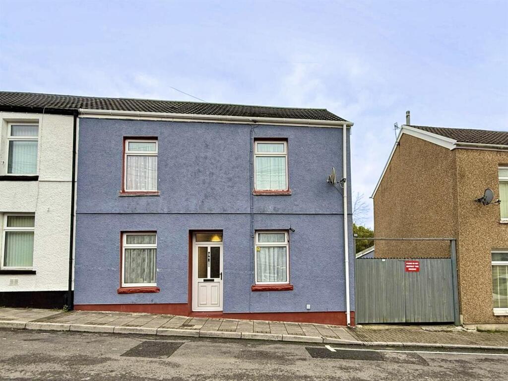 3-bed terraced on Davis Street, Aberdare, £150,000