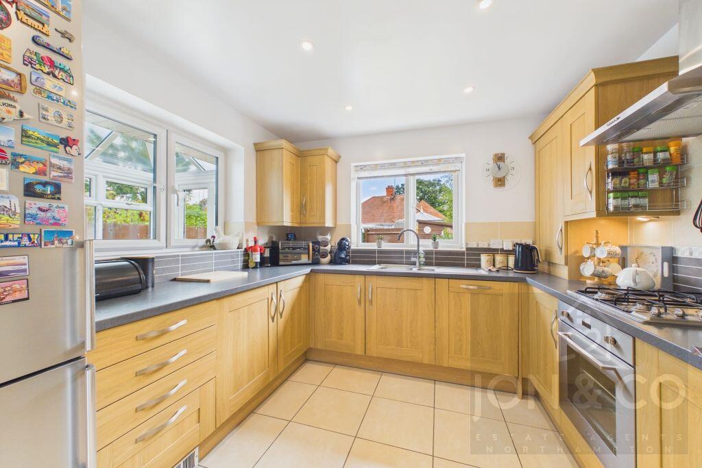 House in Northampton, West Northamptonshire - View 5