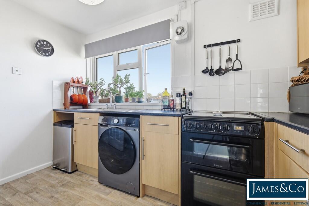 Apartment in Uttlesford, Felsted - More