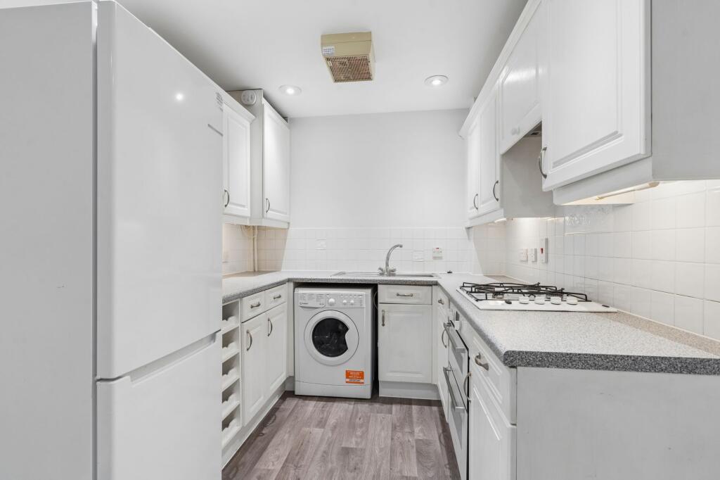 Apartment in Watford - More