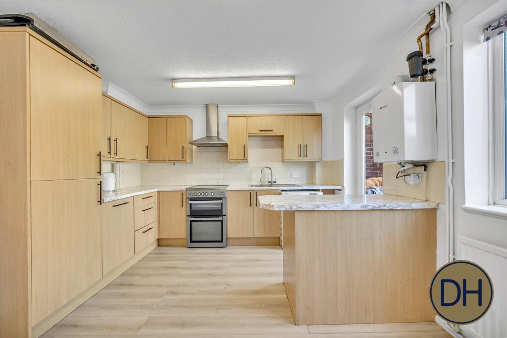 Beaufort Close, North Weald, Essex CM16 - View 4