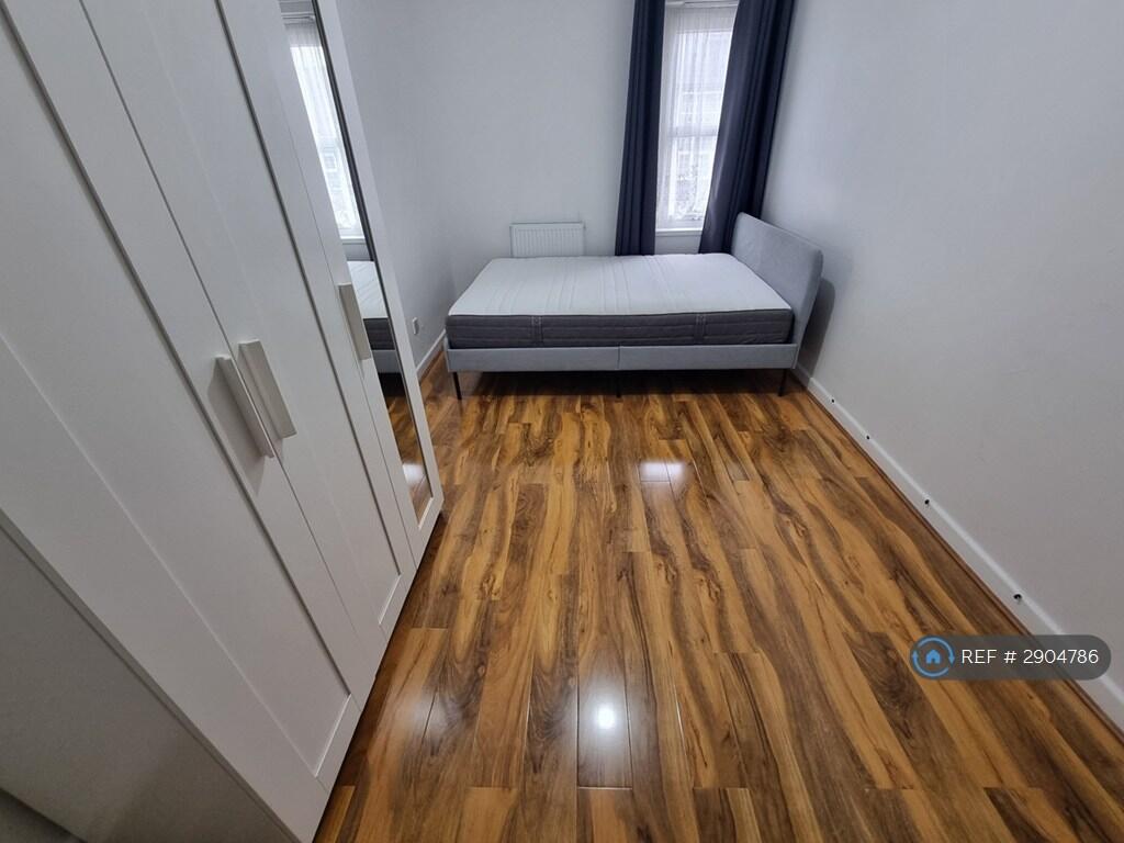 2 bedroom semi-detached house for rent