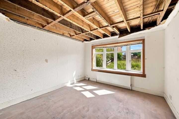 House in Glasgow, Baillieston - More