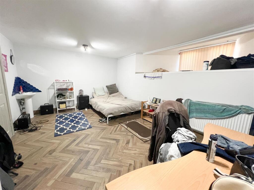 Apartment in Sheffield - View 3