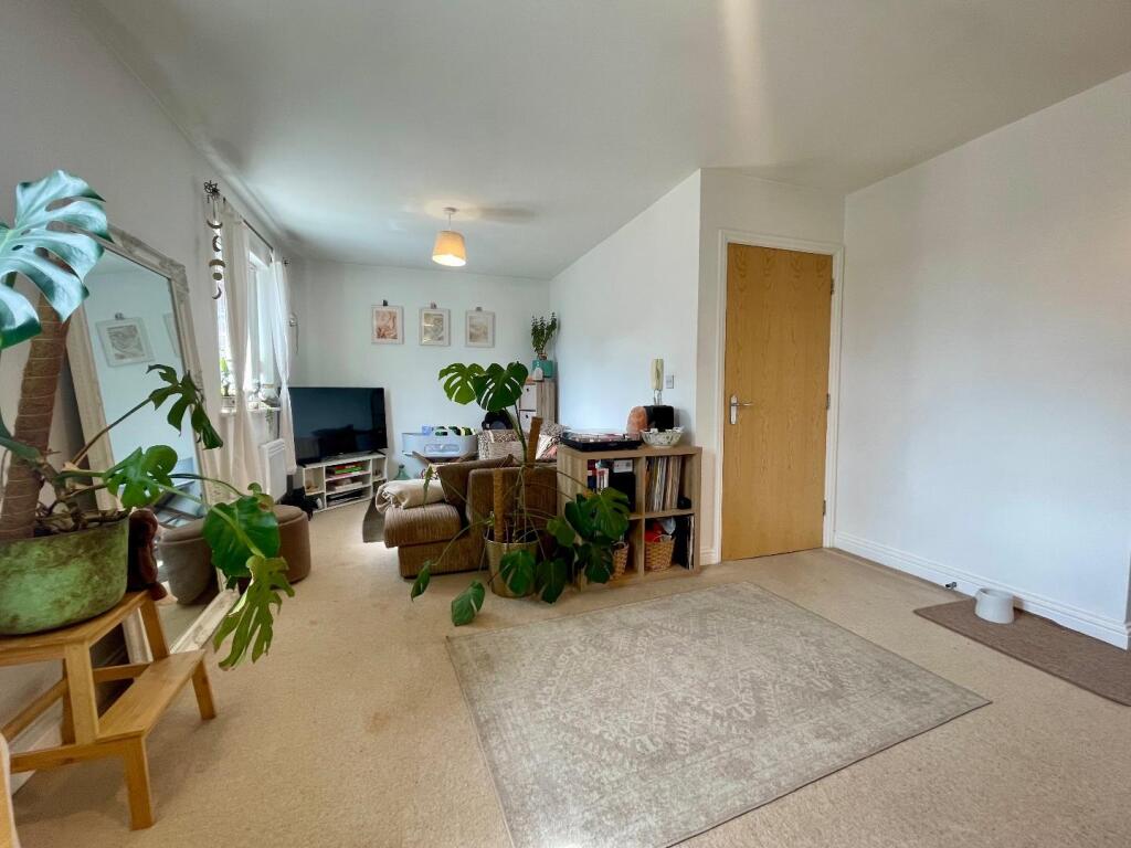 Apartment in Northampton, West Northamptonshire - View 2