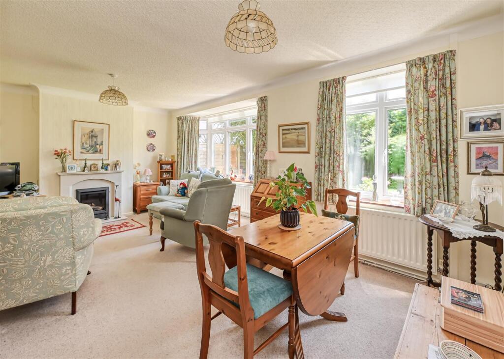 2 Palmers Way, Codsall, Wolverhampton, WV8 2JY photo 3