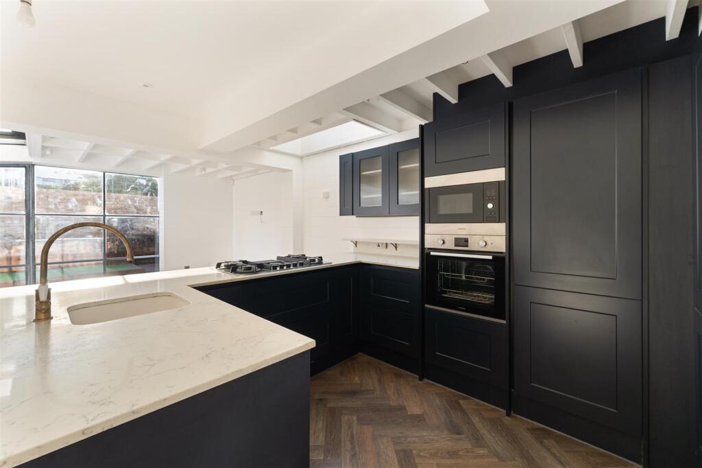 Apartment in London - View 3