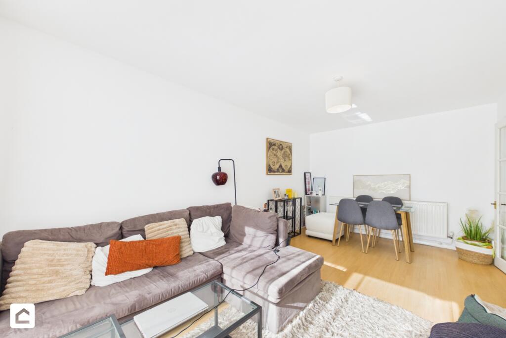 Apartment in Reigate, South Park - View 3