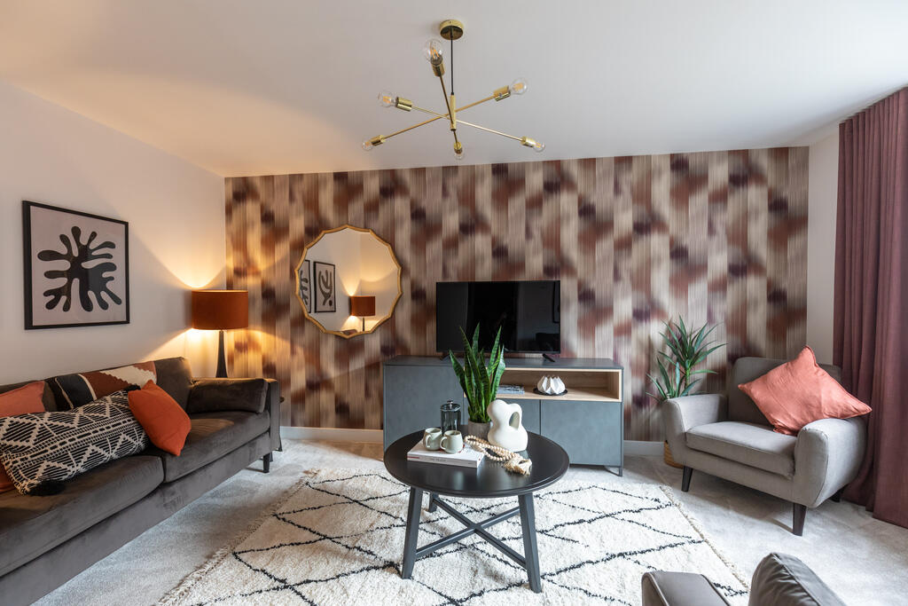 House in Northampton, North Northamptonshire - More