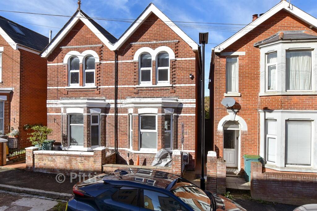 3-bed semi-detached on Coronation Road, Cowes, Isle of Wight, £182,000