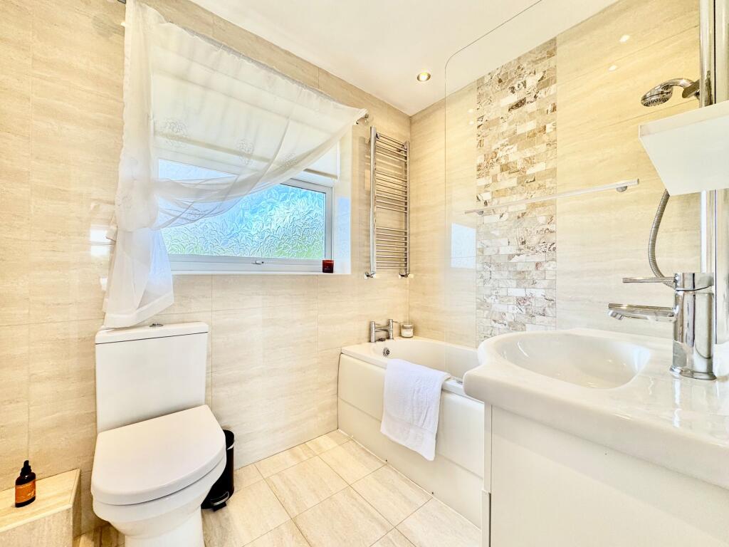 House in Luton, Stopsley - More