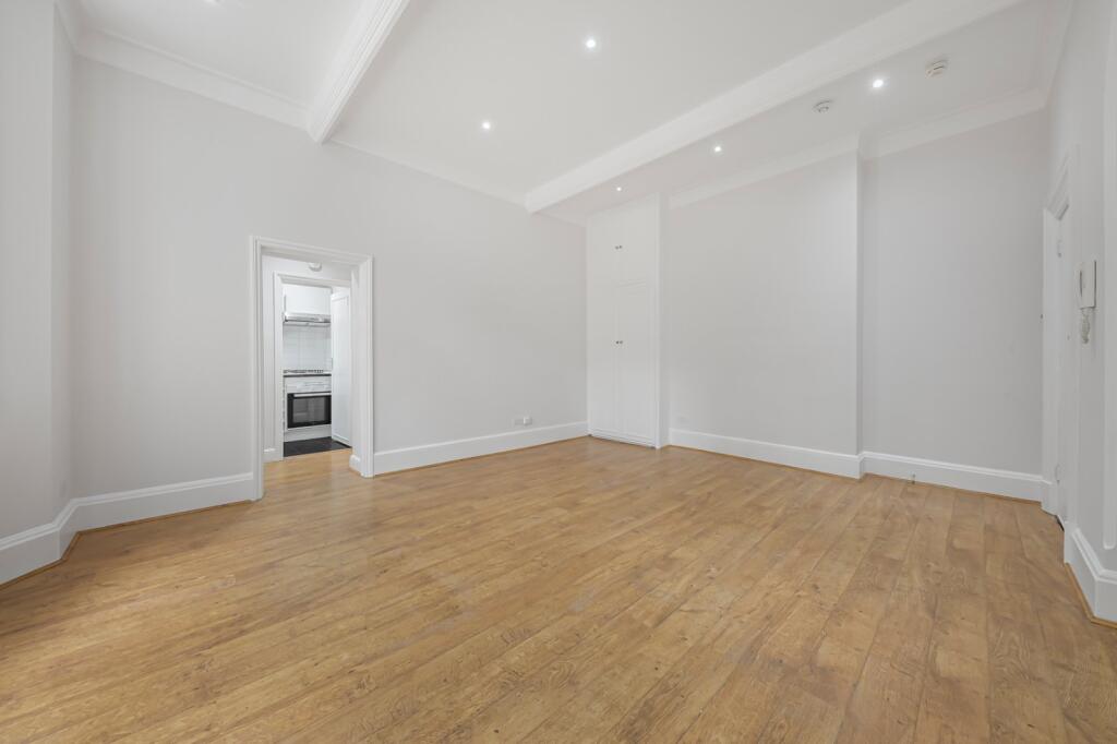 Studio flat for rent