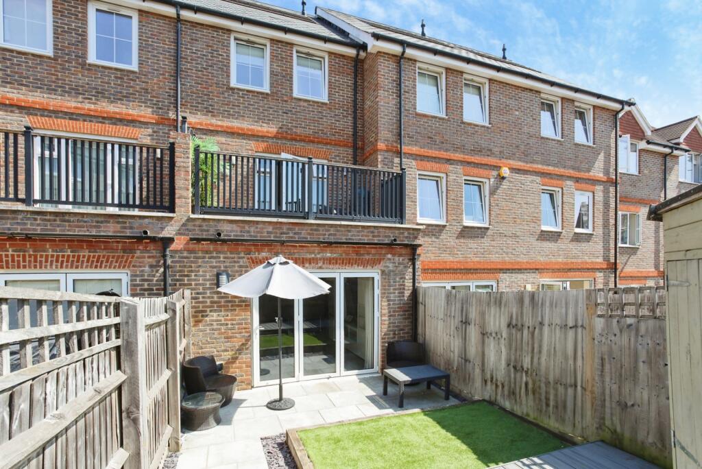 House in Sevenoaks, Dunton Green - More