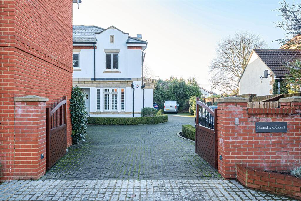 43 Newark Lane, Ripley photo 4