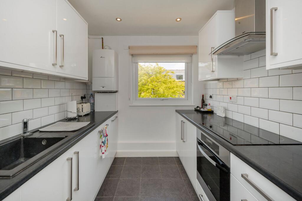 Apartment in London, Swinbrook Estate, North Kensington - View 4