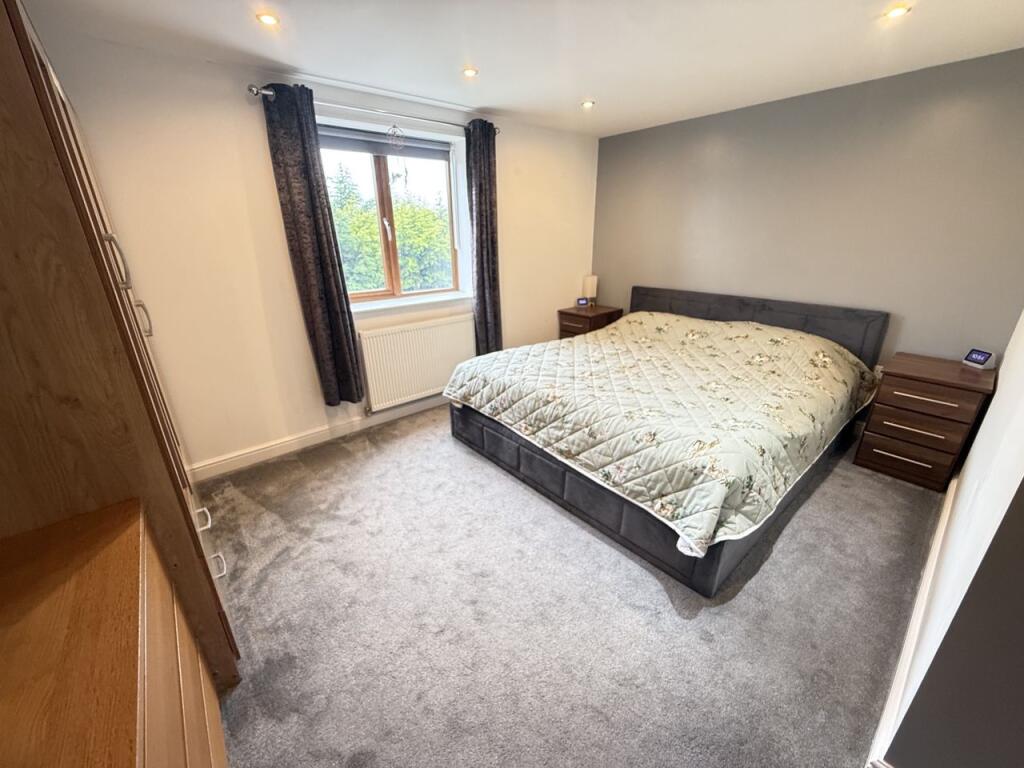 House in Calderdale, Illingworth - More