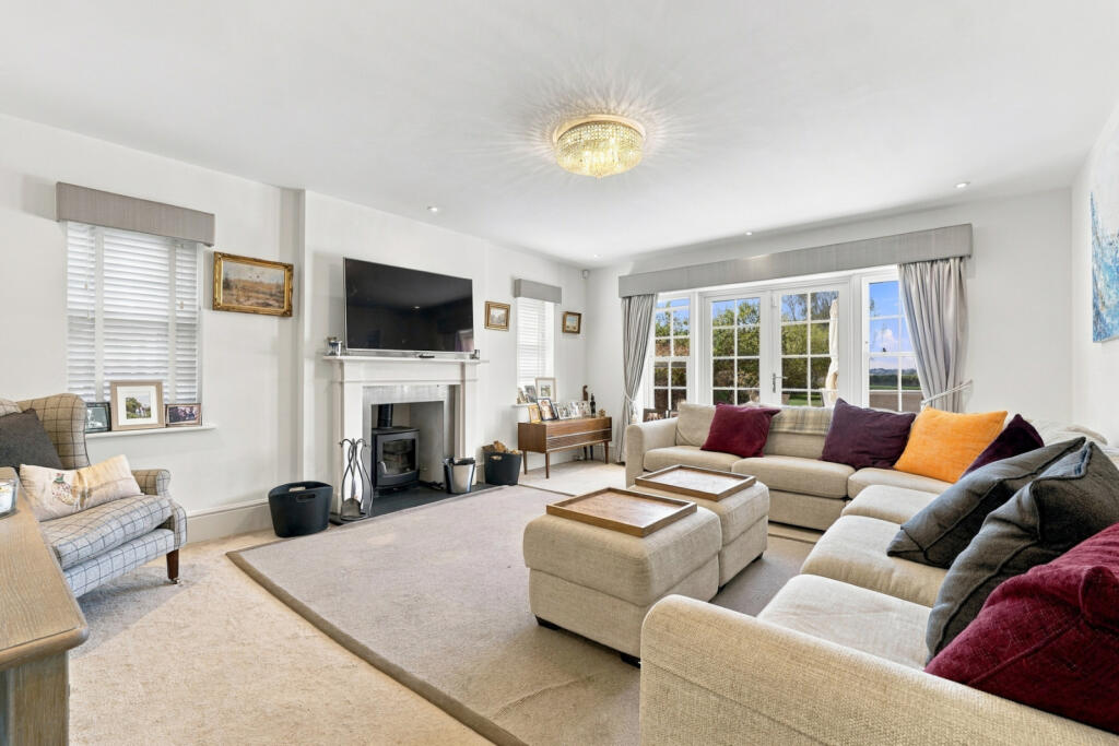 Chelmsford Road, Causeway End, Felsted, Dunmow, CM6 photo 3