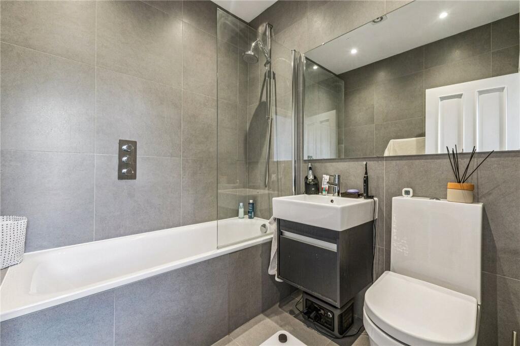 Apartment in London - View 5